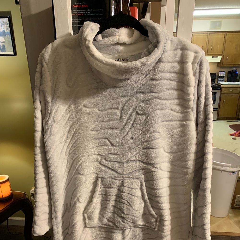 Soft pull over white and gray